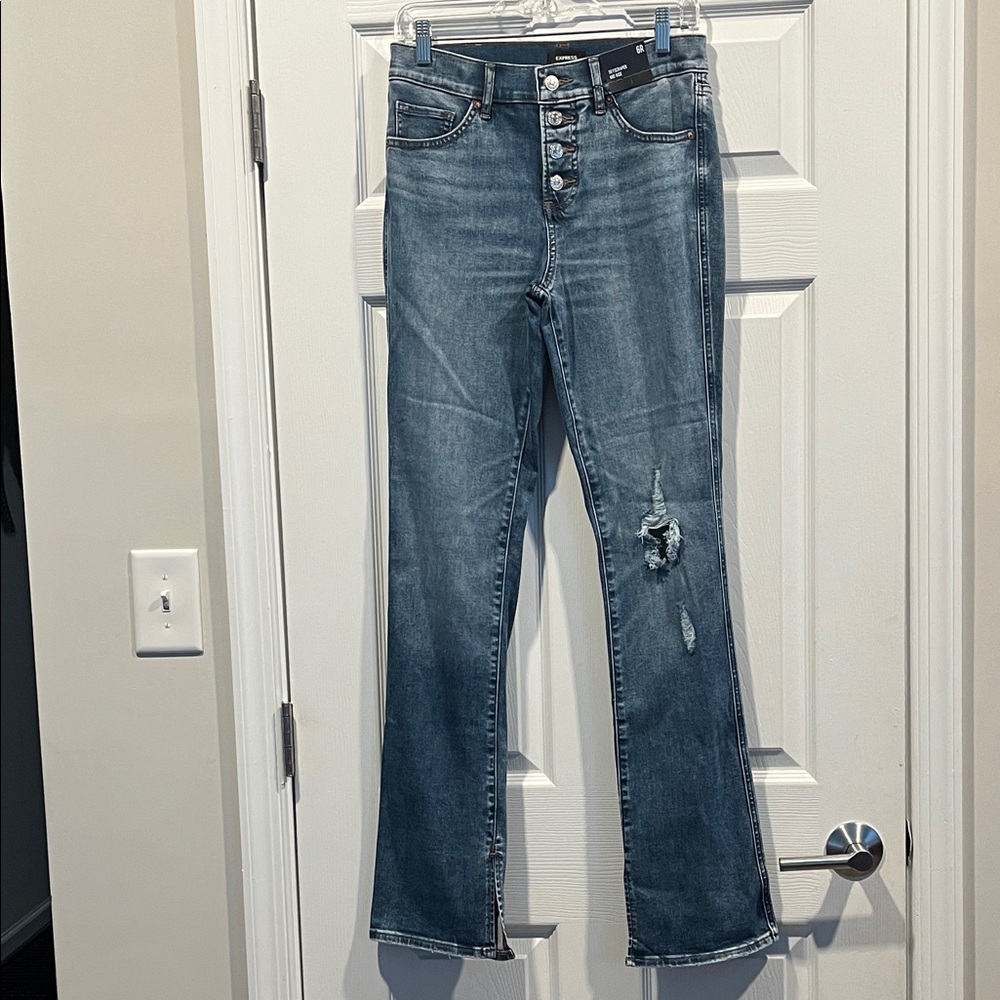 Express Denim Skyscraper Mid Rise Flare‎ Jeans with Distressed Look. Size 6R